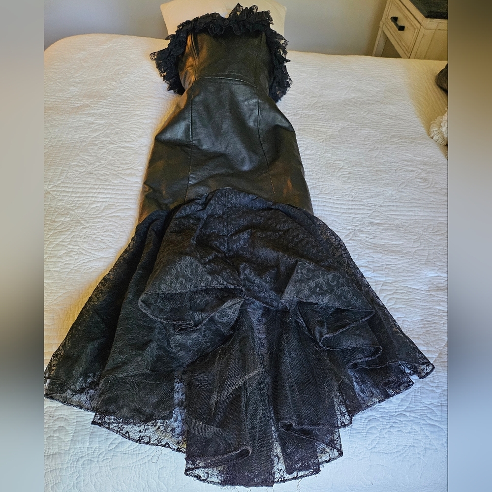 Black leather and lace strapless mermaid dress. Sm (4), chest 32-34 B.